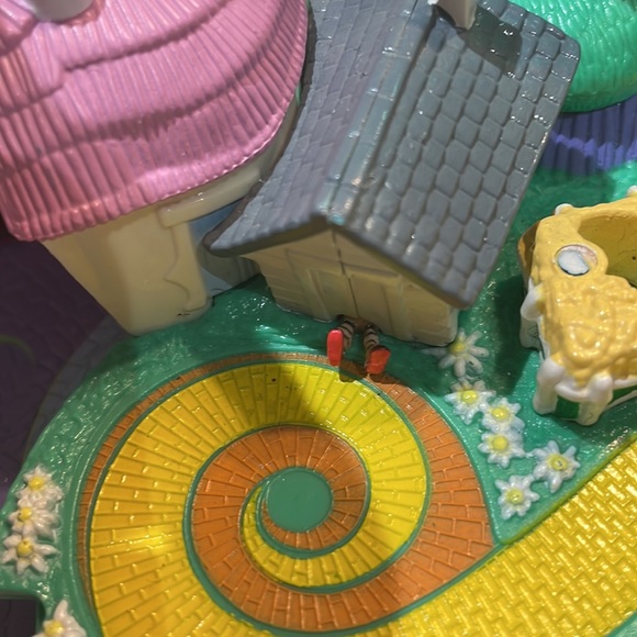 2001 Turner Entertainment Pre-Owned Wizard of Oz Castle Polly Pocket Castle - Picture 11 of 11